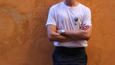 How to dress up a graphic t shirt for work How to dress up a graphic t shirt for work