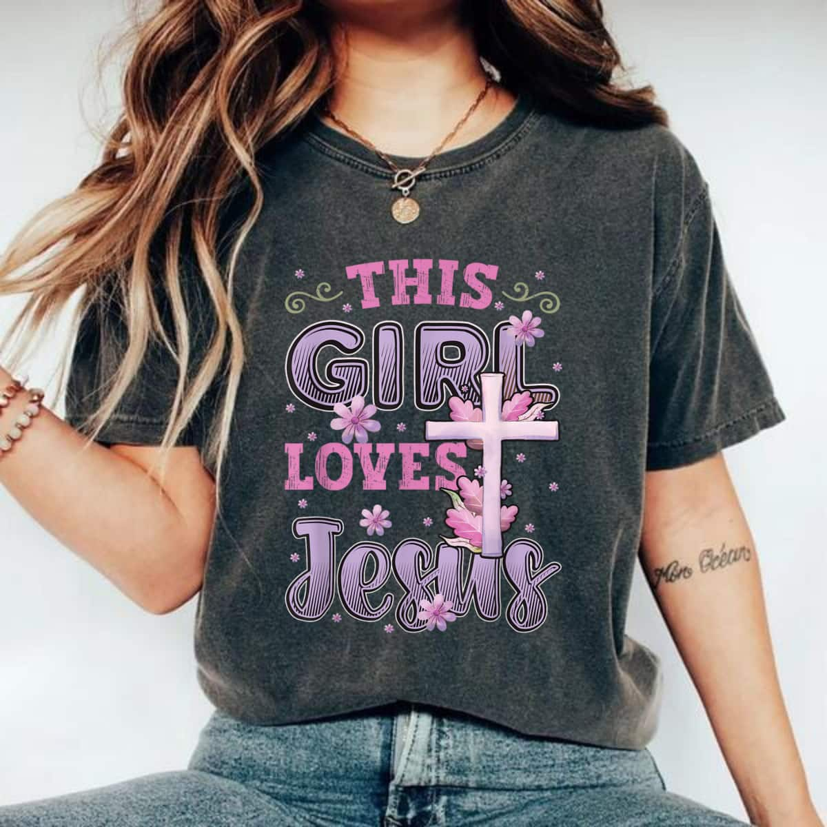 This Girl Loves Jesus Cute Christian Jesus Gift T-Shirt